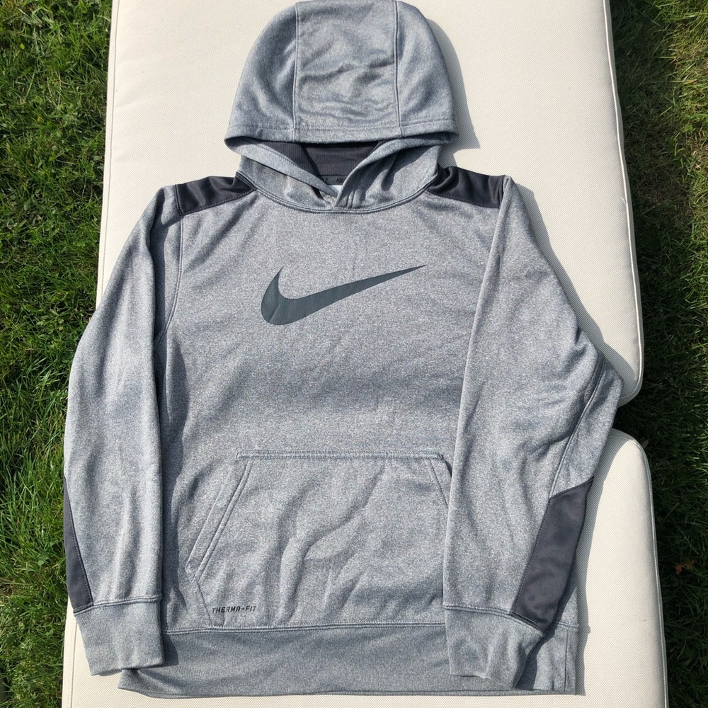 Boys Nike therma-fit sweatshirt with hood